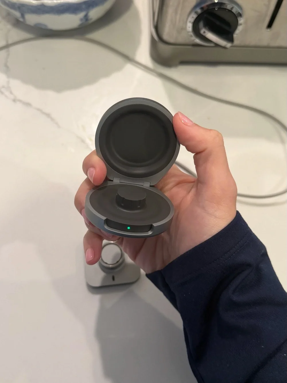 Oura Ring 4 Size 8 brushed silver with charger and travel charging case